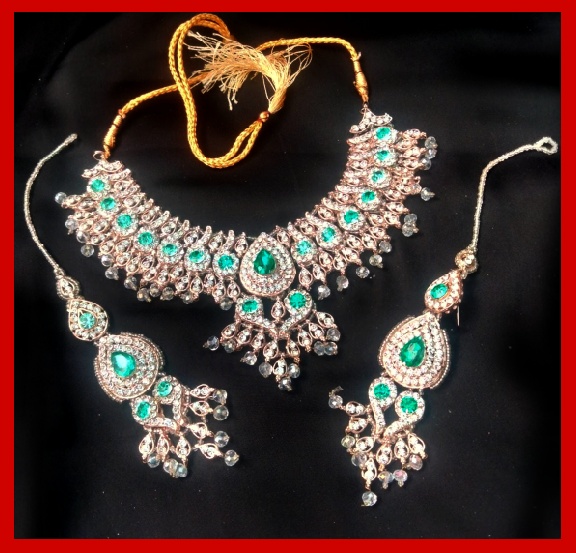 Imitation Jewellery no 30 copper white & green zarkoon necklace with earrings