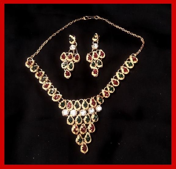 Imitation Jewellery no 40 golden red & green zarkoon necklace with earrings
