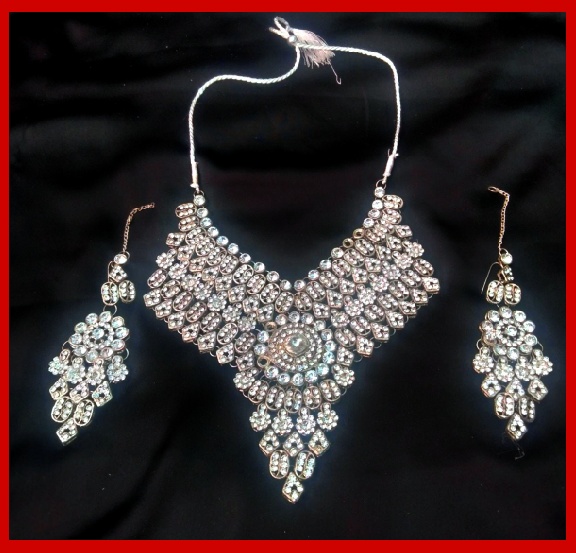 Imitation Jewellery no 42 silver white zarkoon antique necklace with earrings