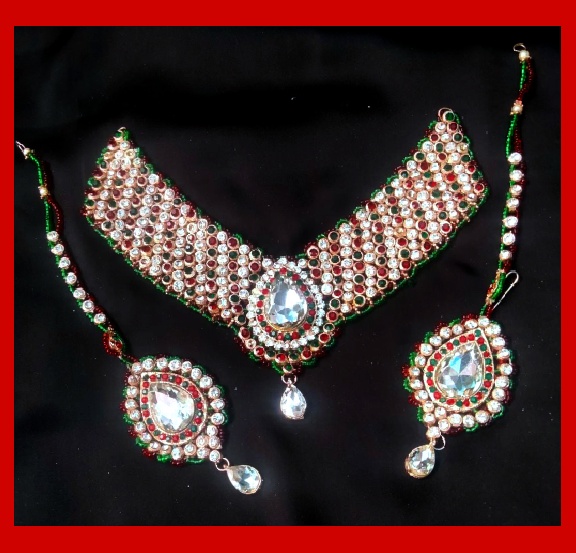 Imitation Jewellery no 49 white, red & green zarkoon necklace with earrings